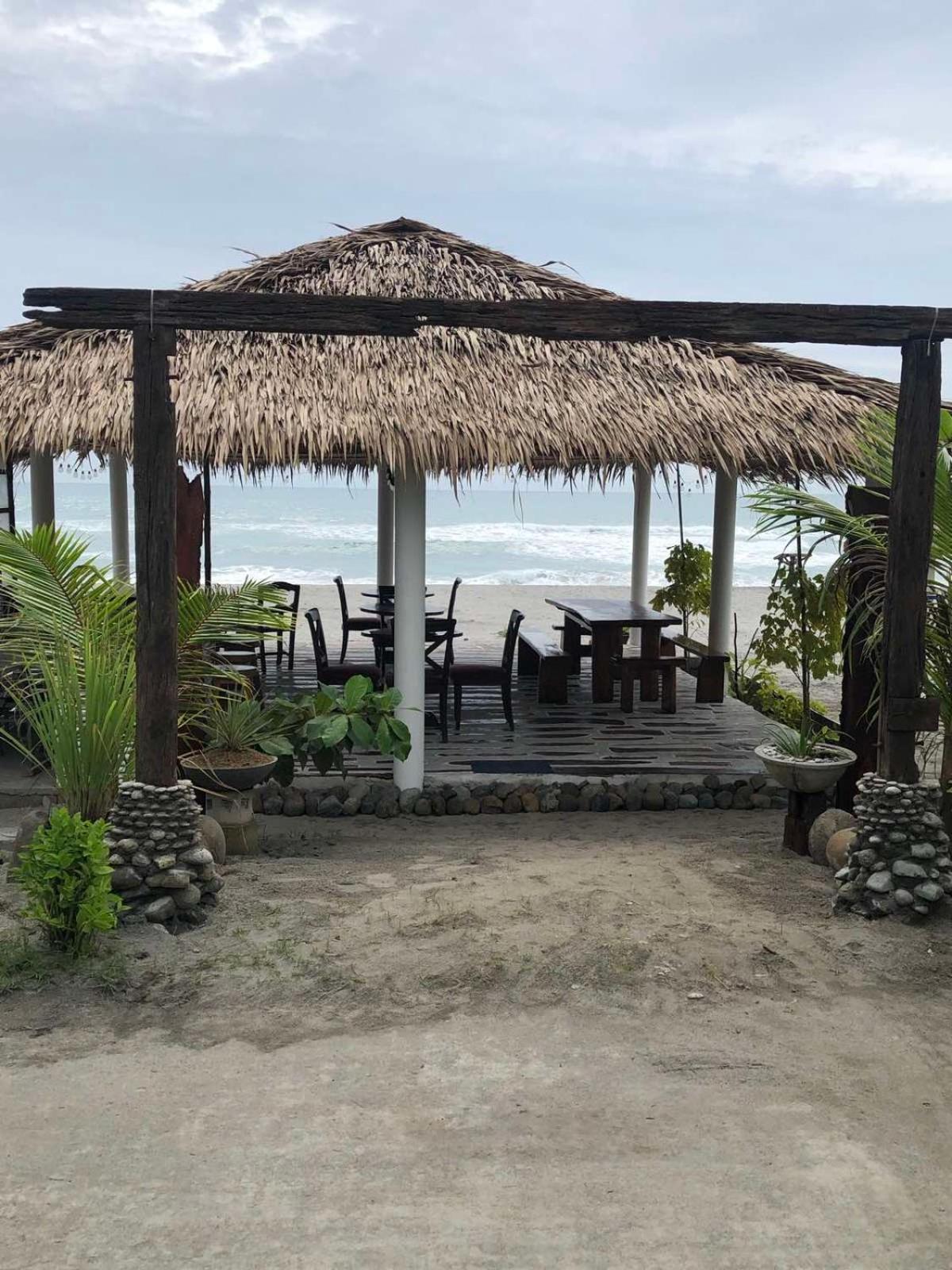 Club Monet Beachfront Resort By Cocotel Cabangan Exteriér fotografie