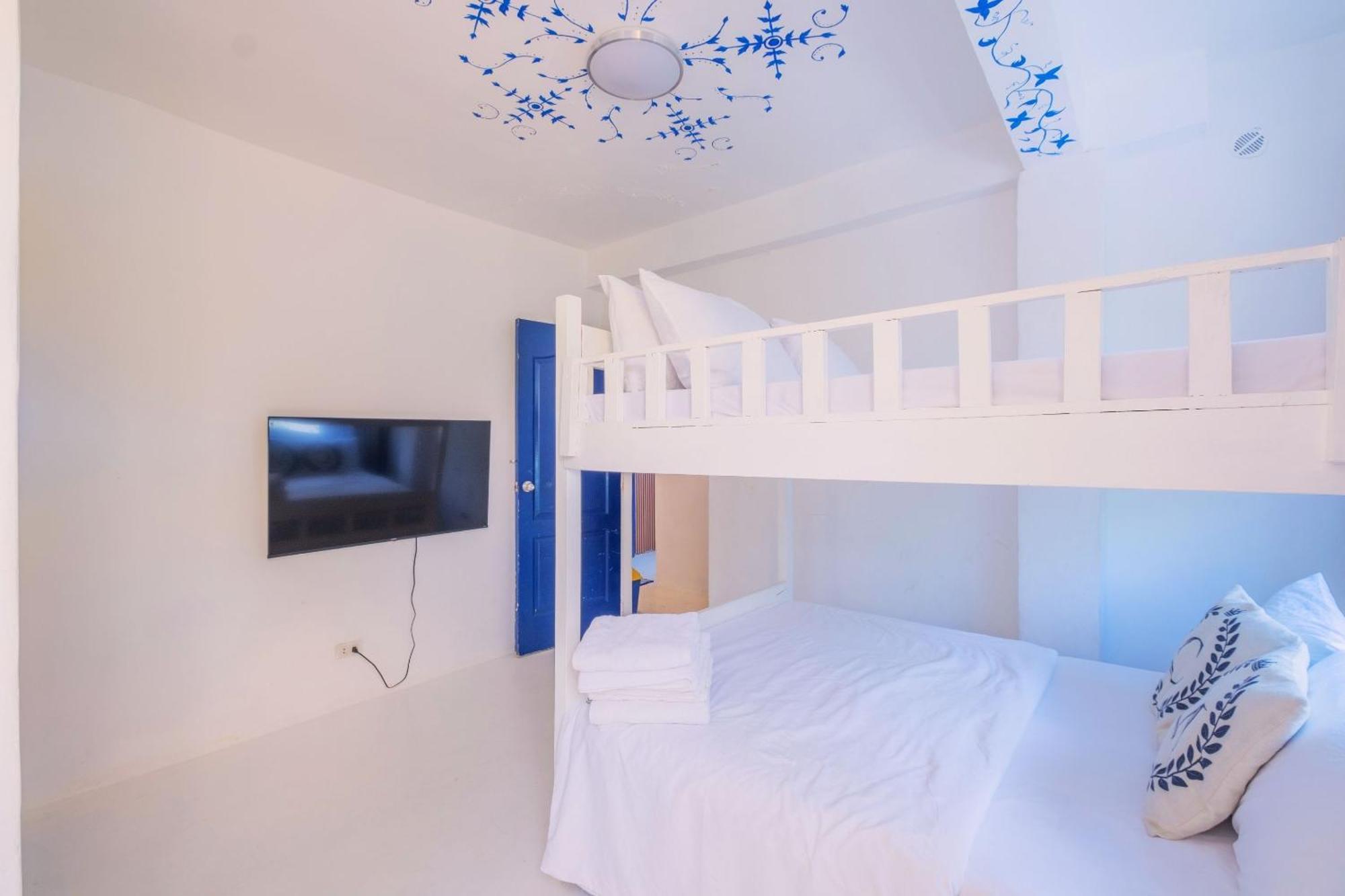 Club Monet Beachfront Resort By Cocotel Cabangan Pokoj fotografie